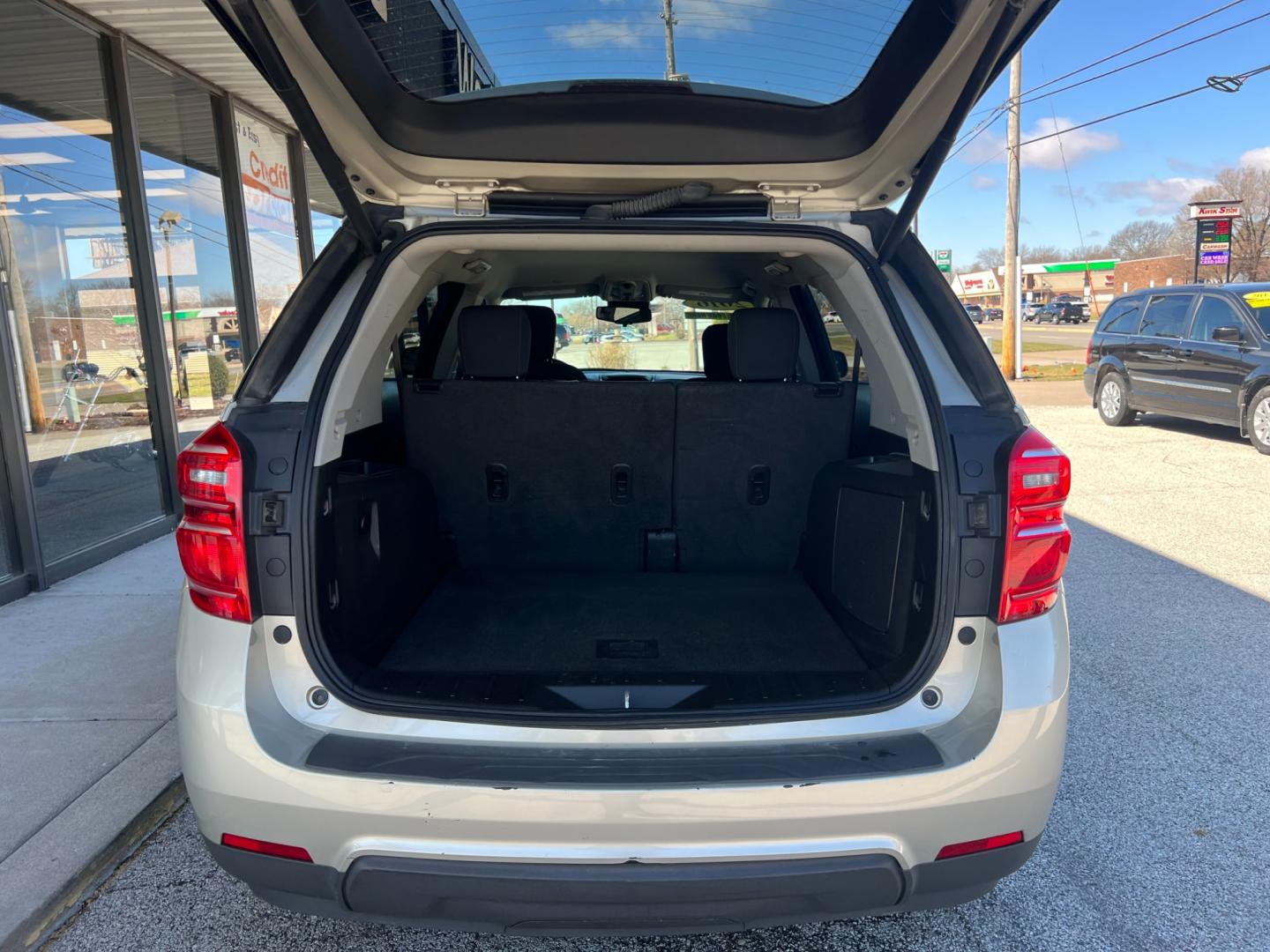 2016 Champagne Silver Met Chevrolet Equinox LT 2WD (2GNALCEK3G1) with an 2.4L L4 DOHC 16V FFV engine, 6-Speed Automatic transmission, located at 1633 W Kimberly, Davenport, IA, 52806, (563) 323-5341, 41.559456, -90.598732 - Photo#4